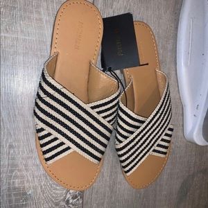Forever 21 sandals size 6